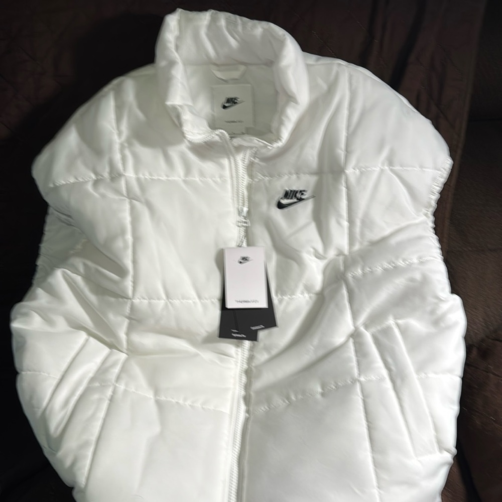 Nike Thermafit oversize women size S puffer vest .New with tags